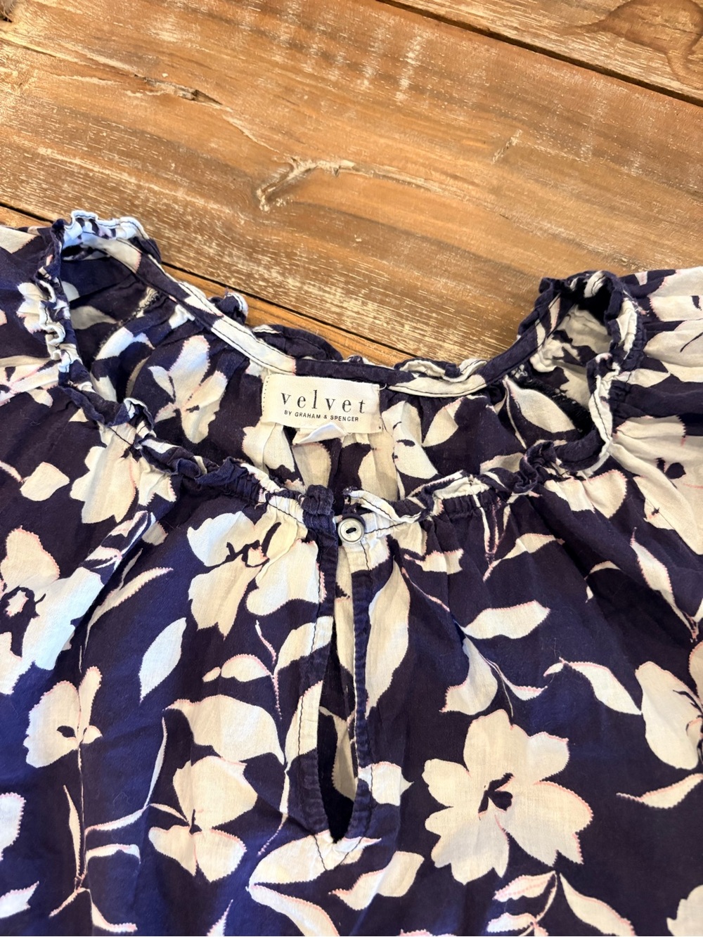 Velvet by Graham & Spencer Navy Floral Blouse Women’s Medium Peasant Top Boho - Picture 7 of 8